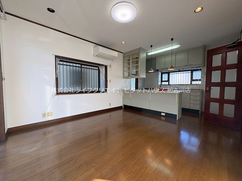 新野辺北町6丁目貸家 リビング