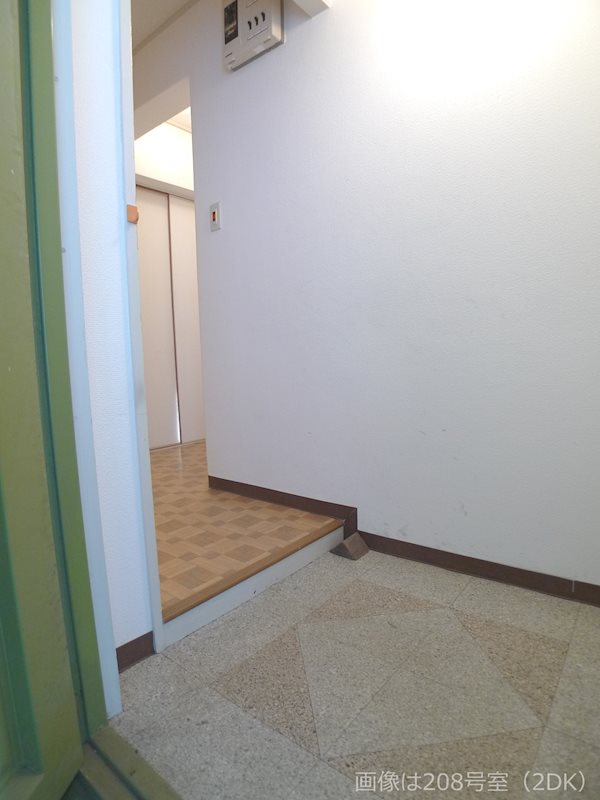 ハイツロータス 玄関