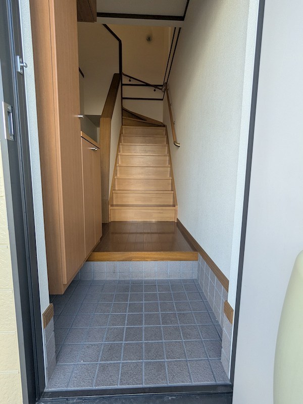 トゥー・ル・モンドＳ　Ｂ棟 玄関