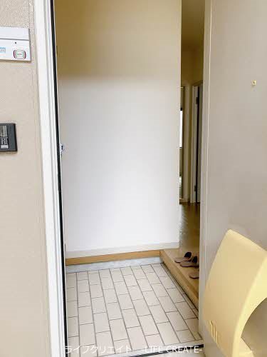 ヴィラ　シャンピニヨンⅡＤ 玄関