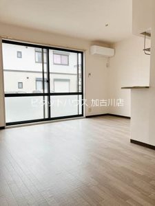 ヴィラ　シャンピニヨンⅡＤ リビング