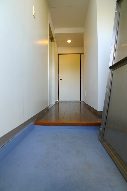 ビレッジハウス尾上１号棟 玄関