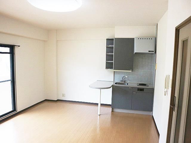 宝殿美保里ヤングパレス リビング