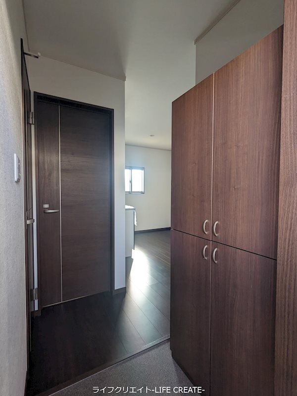 トラスティ本町 玄関