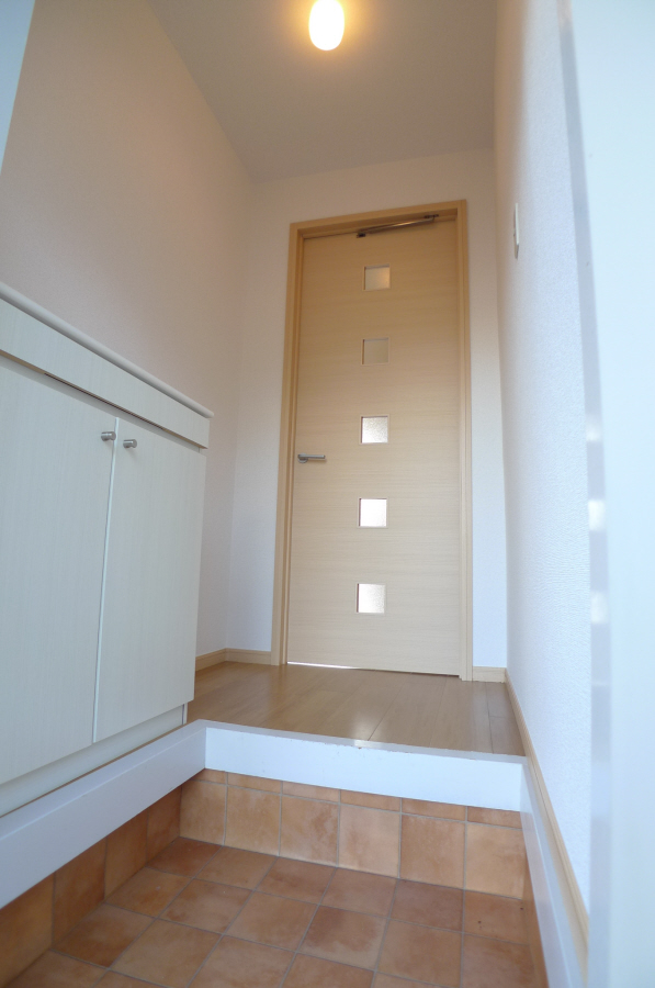 ニューシティー粟津 玄関