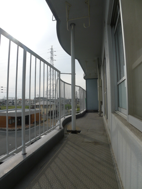 ローレルハイツ加古川３号棟 ベランダ