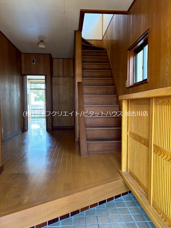 平岡町土山戸建 玄関