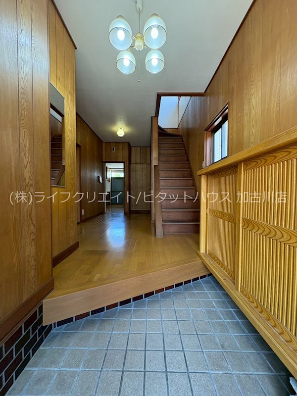 平岡町土山戸建 玄関
