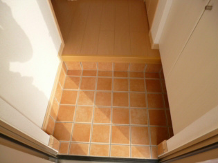 グランシャルムA 玄関