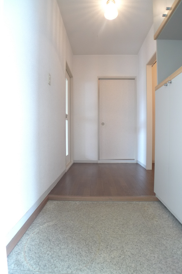 プリミエール一色 玄関