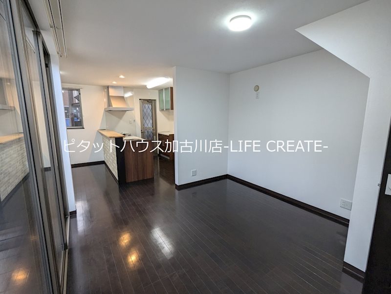 CREST TOWN美乃利 リビング