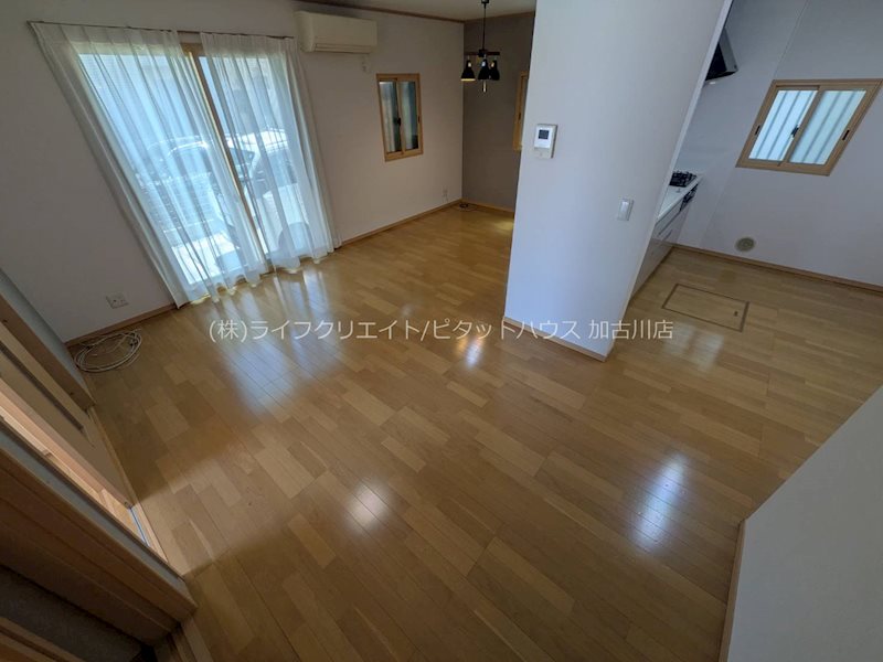 平岡町新在家　戸建て リビング