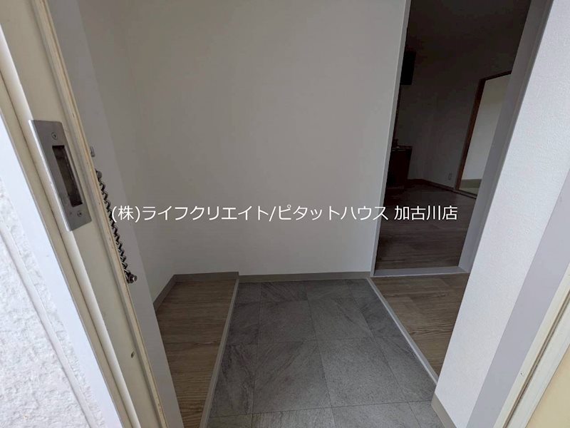 ホワイトシャルム 玄関