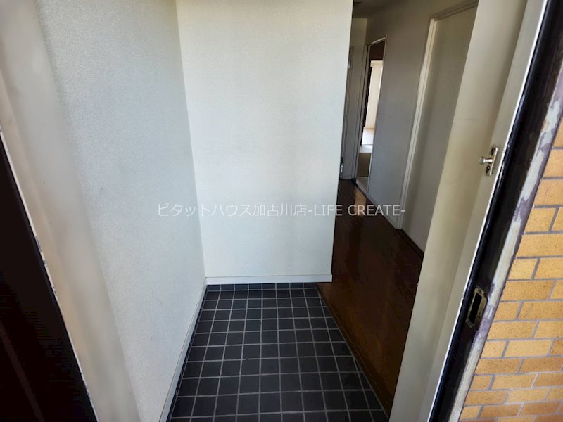 茜七番館 玄関