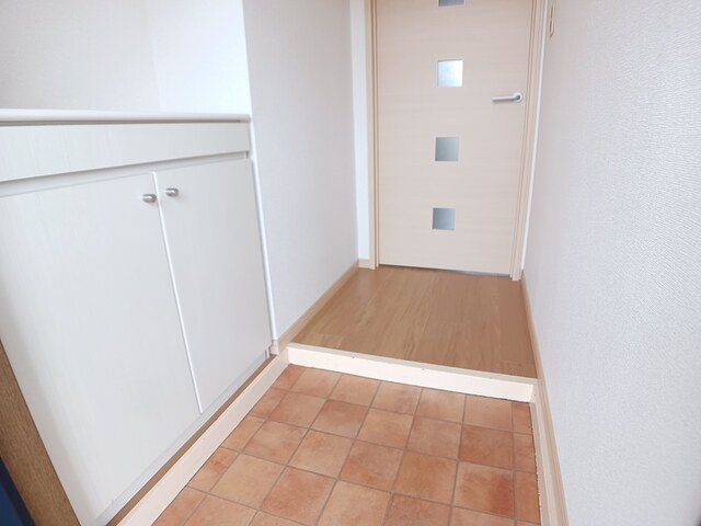 メゾンサンシャイン 玄関
