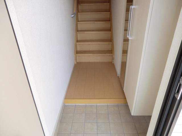 ランボ・イーリス 玄関