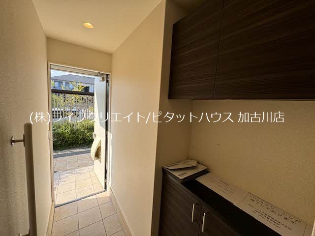 ニューフォーレス　ナガタ  玄関
