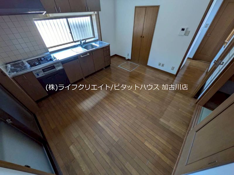 高砂市緑丘・貸家 リビング