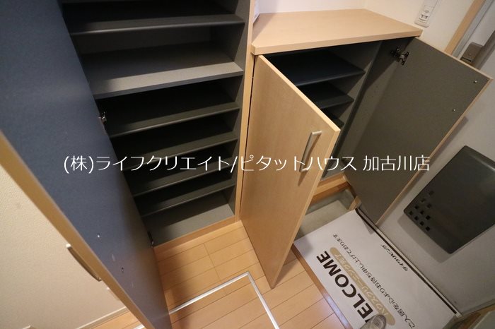 メゾン・ド・モンテヴァンＢ棟 玄関