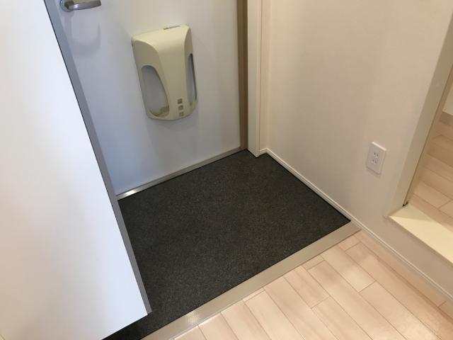 フルール宝殿 玄関