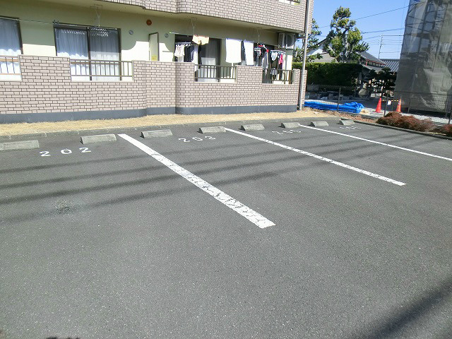 レーヴ 駐車場