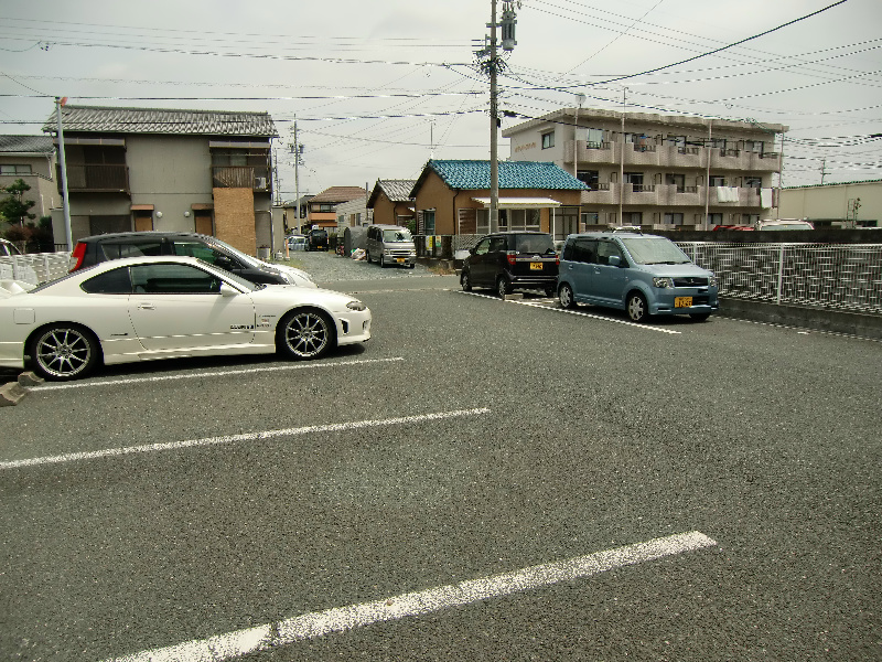 グランパレⅢ 駐車場