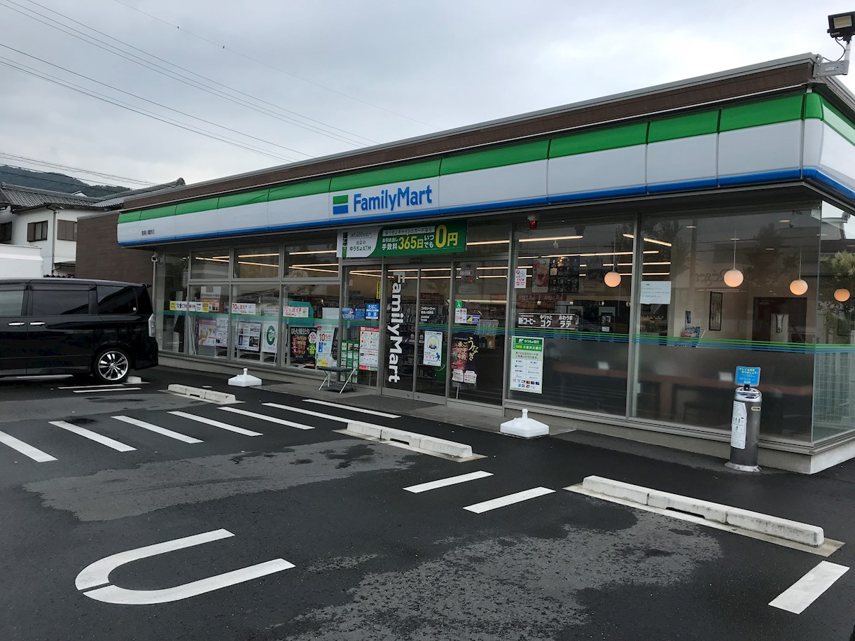 セレーノ小鷹野 コンビニ