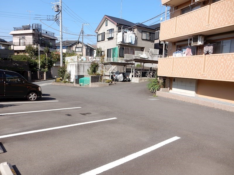 サンヒルズ 駐車場