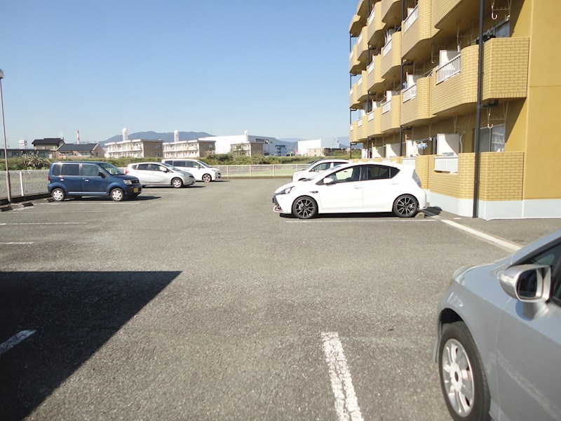 マンションClover 駐車場