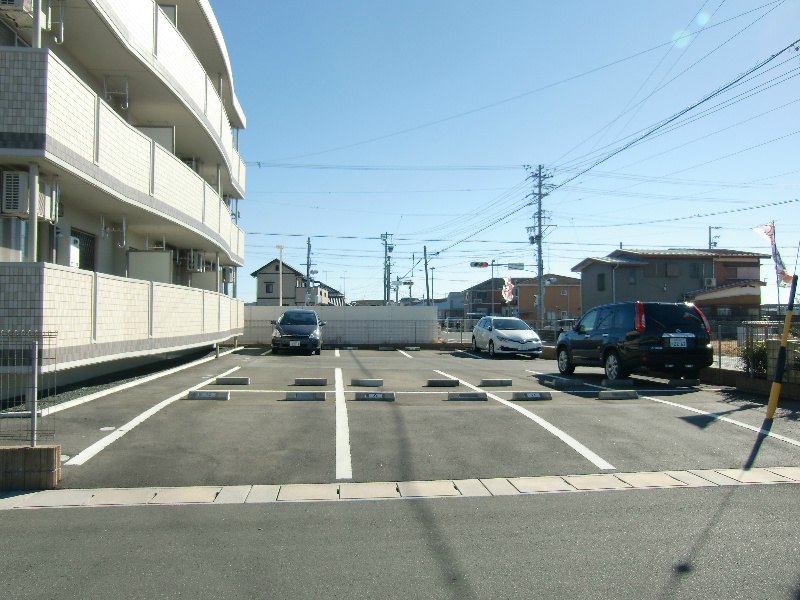 コンフォート・プラス・ワン 駐車場