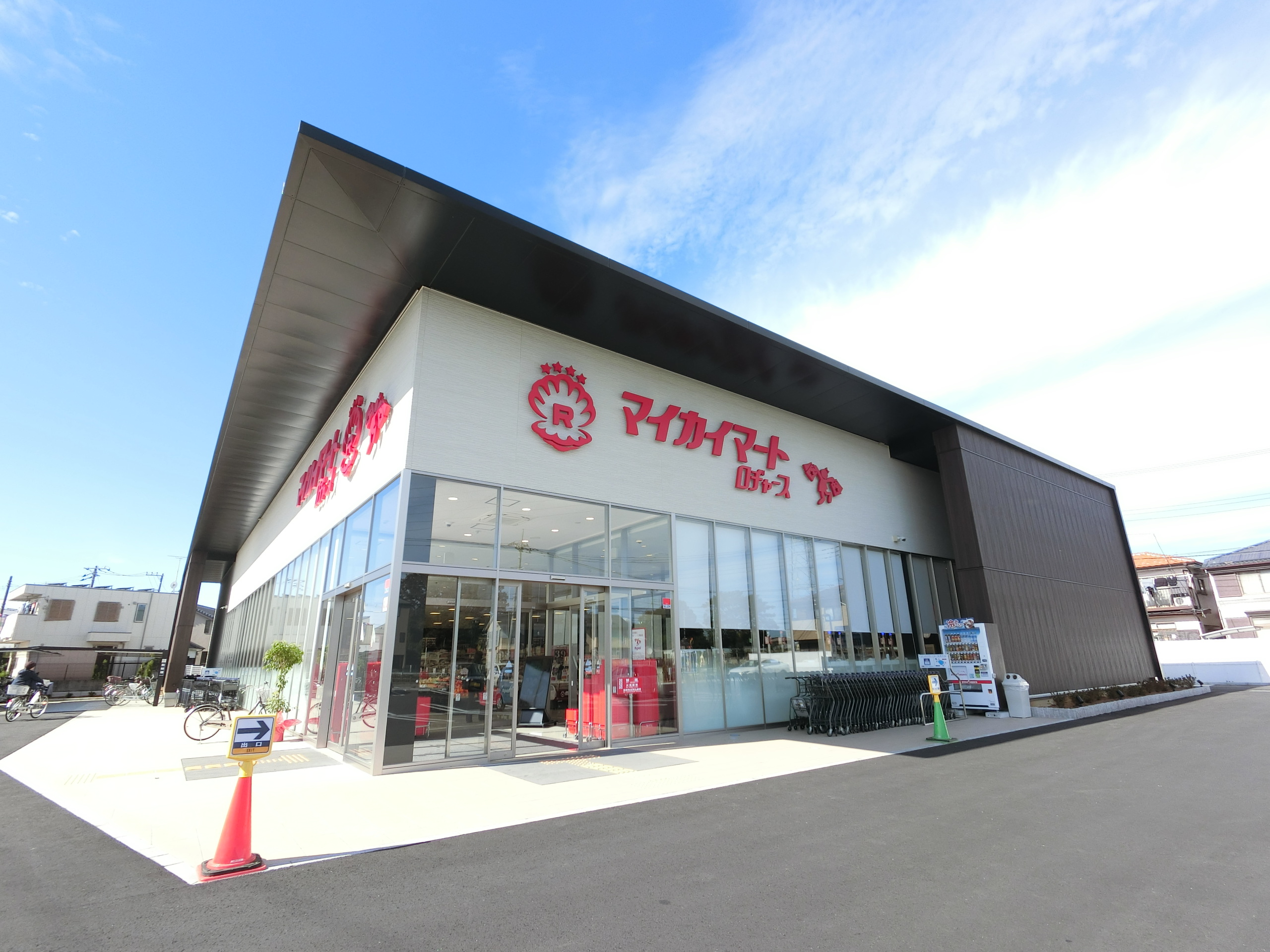 ルピナスⅡ ショッピング施設
