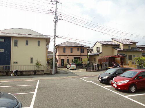 エクセルハイム中島 駐車場
