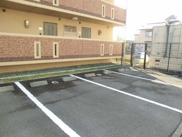 アレグリーア 駐車場