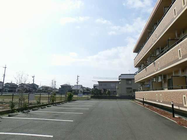 アレグリーア 駐車場