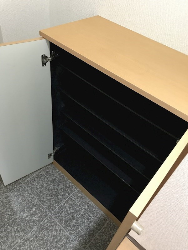 アヴニール愛野 玄関