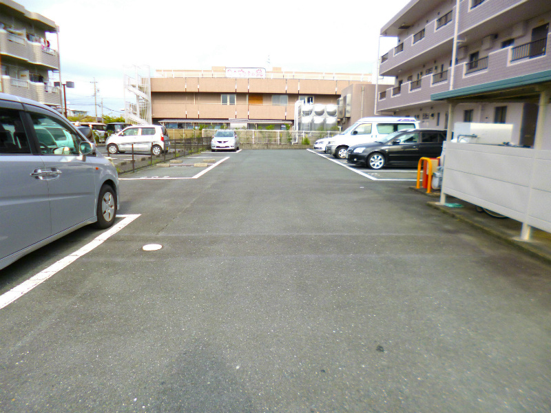 エステートミューズⅡ 駐車場