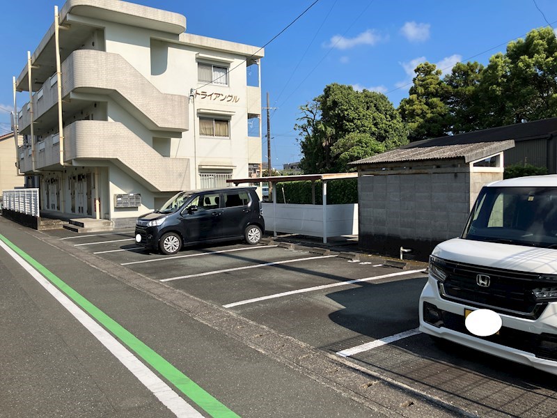 トライアングル 駐車場