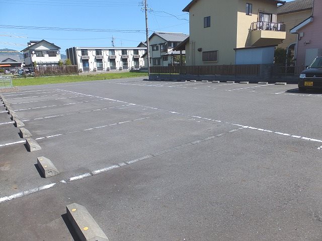 ヴィーヴルⅡ 駐車場