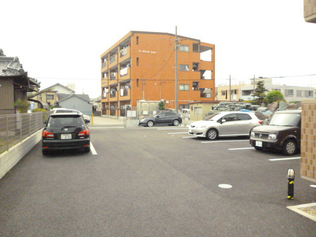 エコール・ド・松葉 駐車場