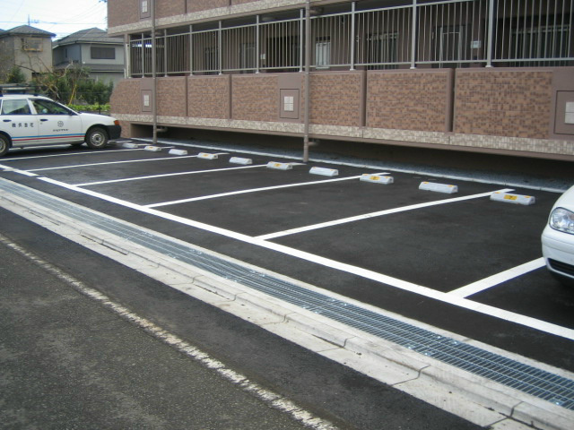 クオリア 駐車場