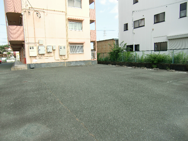 マンションジュネスⅥ 駐車場