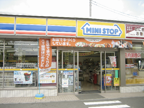 ラ　ヴェラ　ヴィータ コンビニ