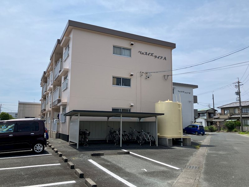 ベェスイズライフＡ 駐車場