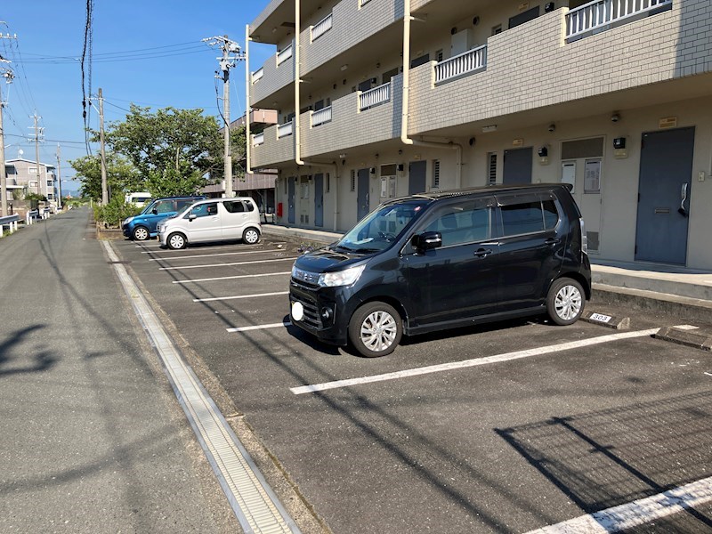 エステートミューズ 駐車場