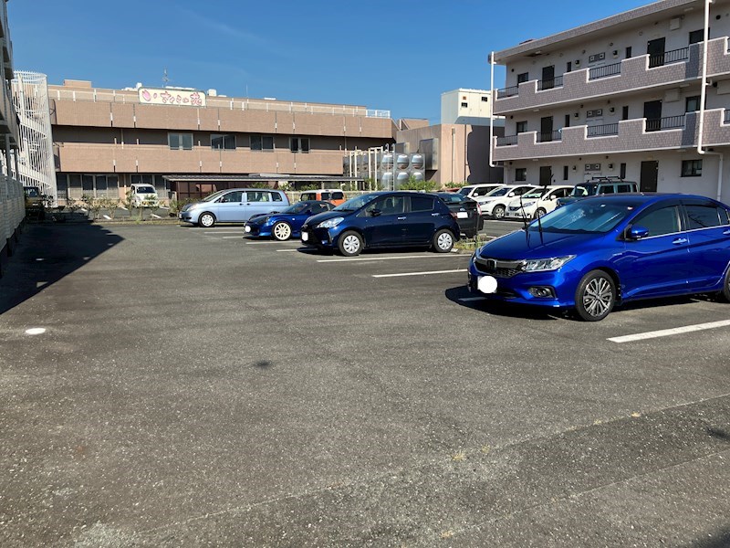 エステートミューズ 駐車場