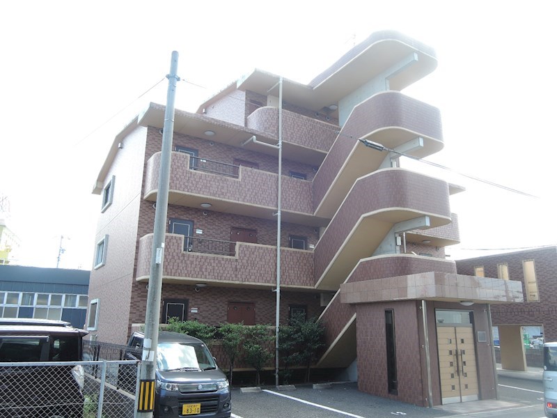 クラスト勝川 駐車場