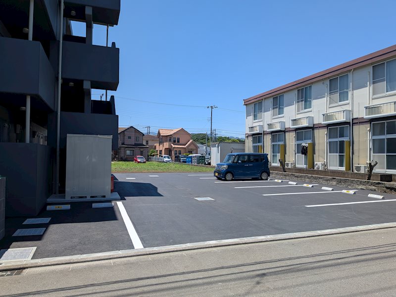 クレスト 駐車場