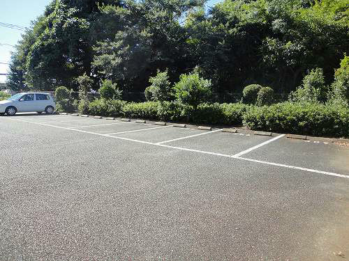 エレガントライフⅢ 駐車場