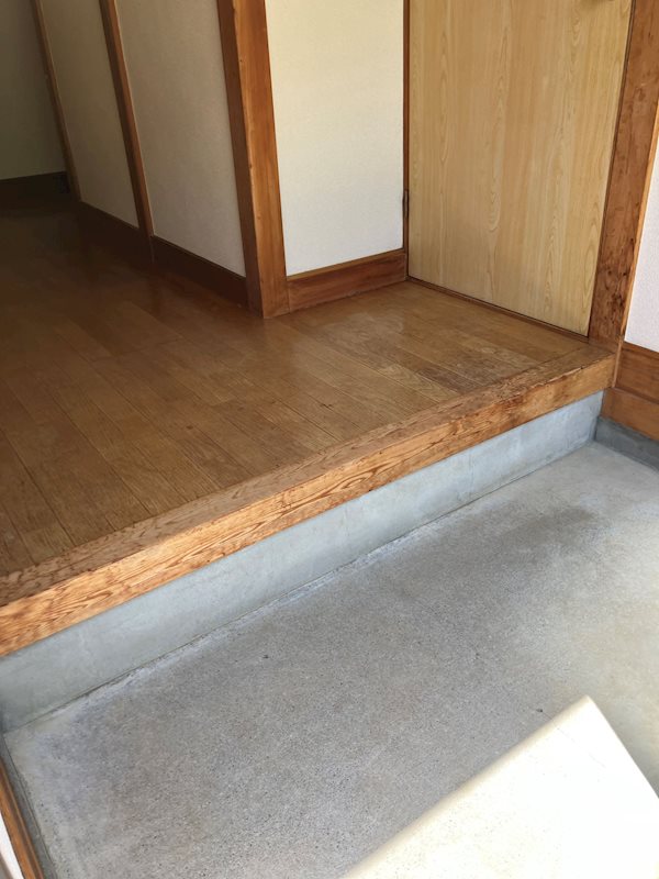 若松町戸建借家 玄関