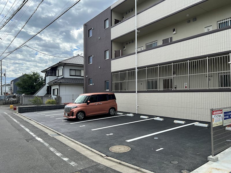 ラトゥール府中 駐車場